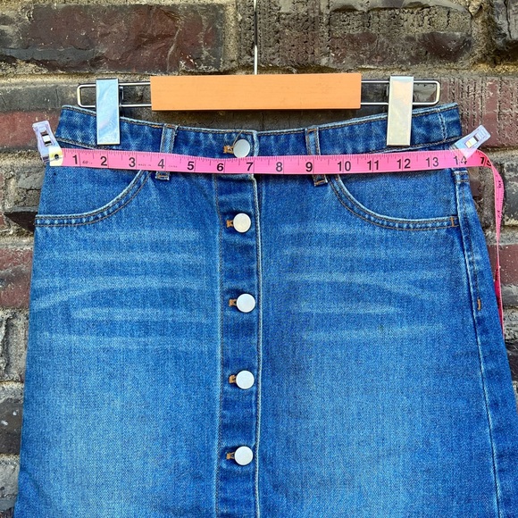 H&M jean skirt with buttons - Picture 3 of 7